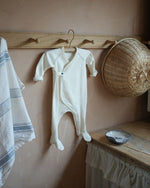 Charger l'image dans la galerie, Flap footie-Milk w blue stitching