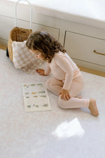 Charger l'image dans la galerie, Padded Reversible Play Mat - Pink Bows & Bunnies