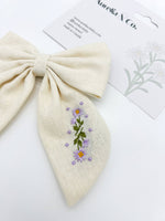 Charger l'image dans la galerie, Children's Linen Bow Embroidered Floral
