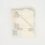 Charger l'image dans la galerie, Blanket with printed quilt pattern
