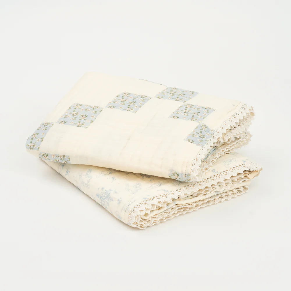 Blanket with printed quilt pattern