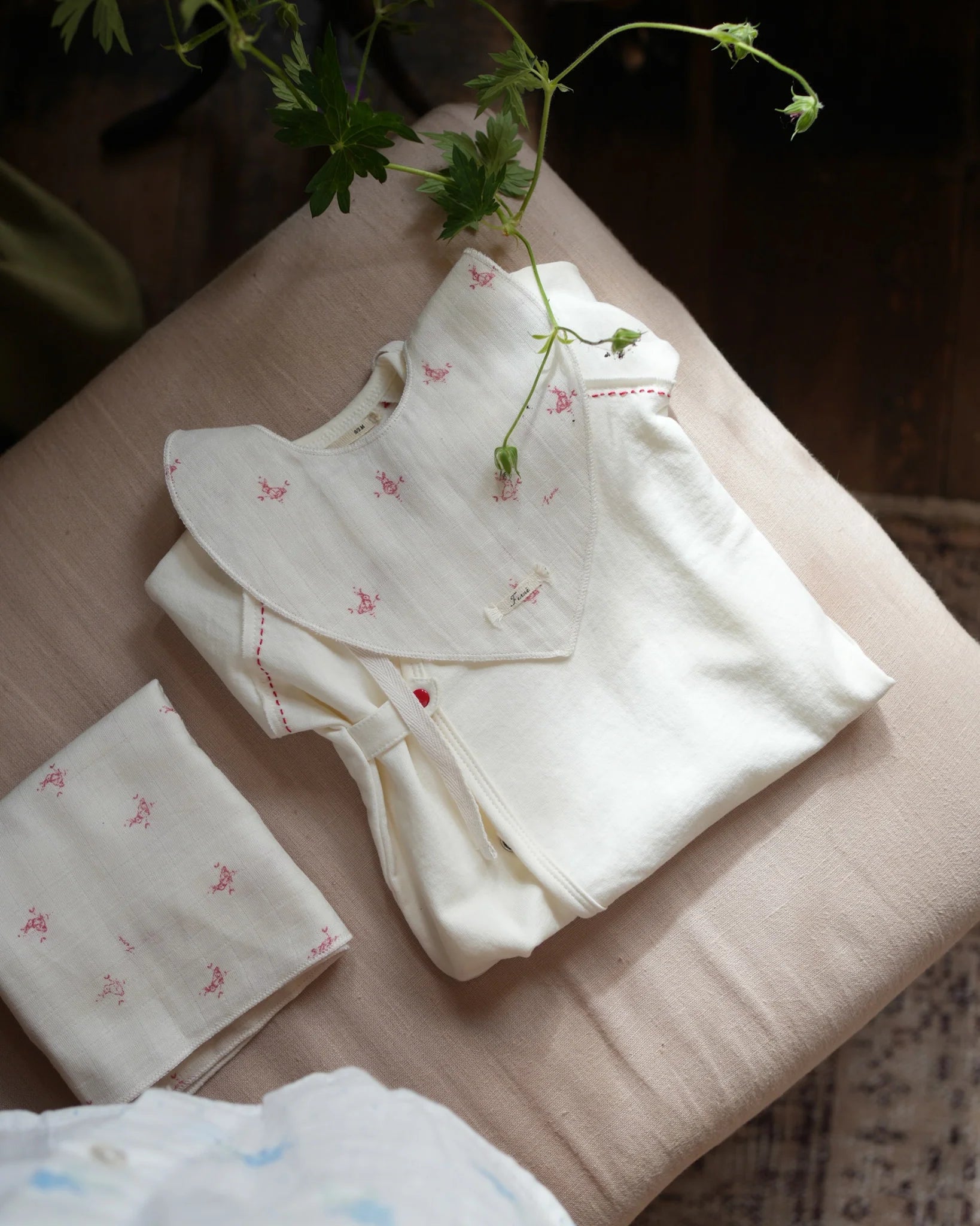 Burp Cloth - Folk bunny (set of 2)