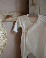 Charger l&#39;image dans la galerie, Flap footie- Milk w red stitching
