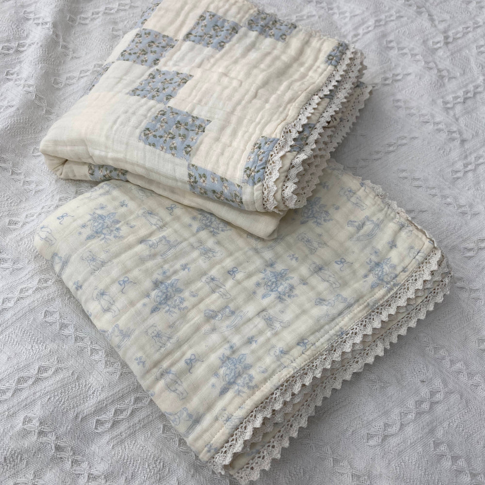 Blanket with printed quilt pattern