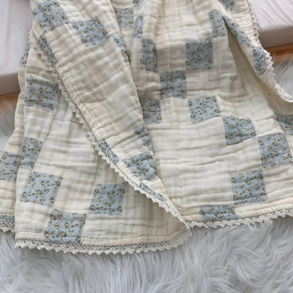 Blanket with printed quilt pattern