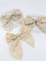 Charger l'image dans la galerie, Neutral Floral Hair Bow- Blue
