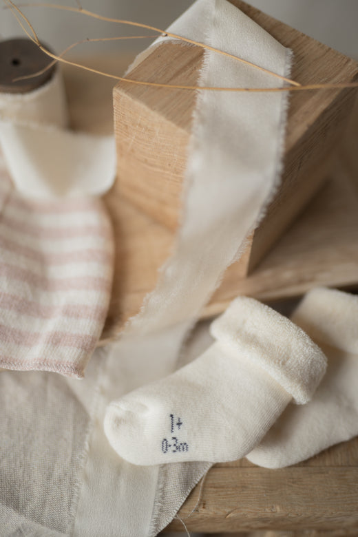 GIL Socks- Ecru
