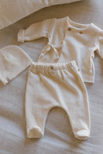 Load image into Gallery viewer, SAIGNON Footed Leggings- Ecru
